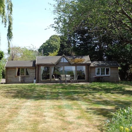 Idyllic Log Cabin Near Stratford Upon Avon Stratford-upon-Avon Exterior foto